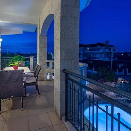Stone Lika Tatil Evi