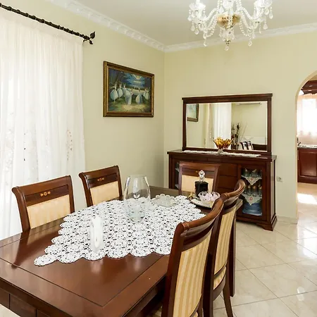 Stone Lika Tatil Evi